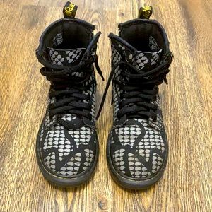 Dr Martens Delaney Glow Boots Sz 12